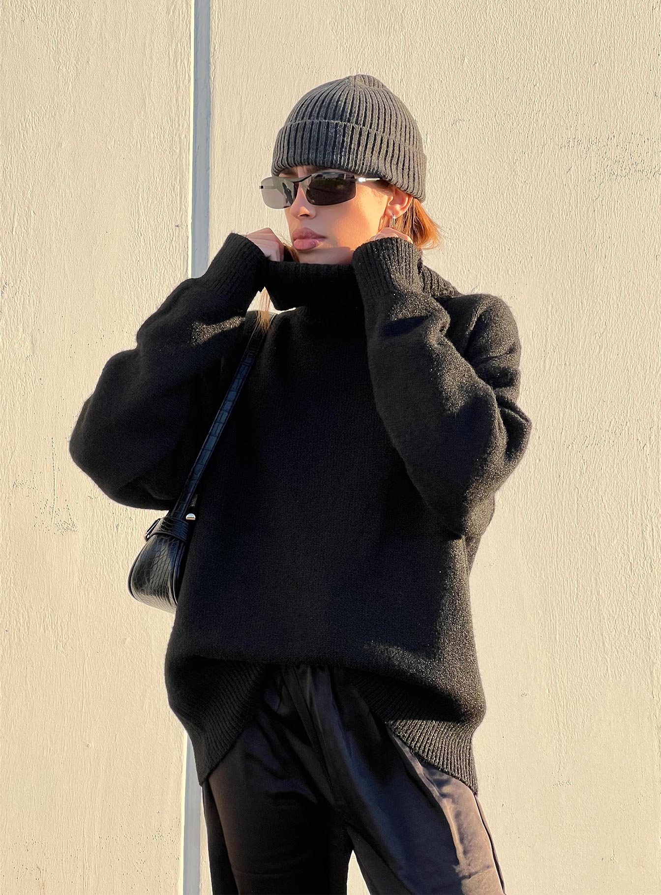 Oswin Turtleneck Sweater Black-Vipp Girl