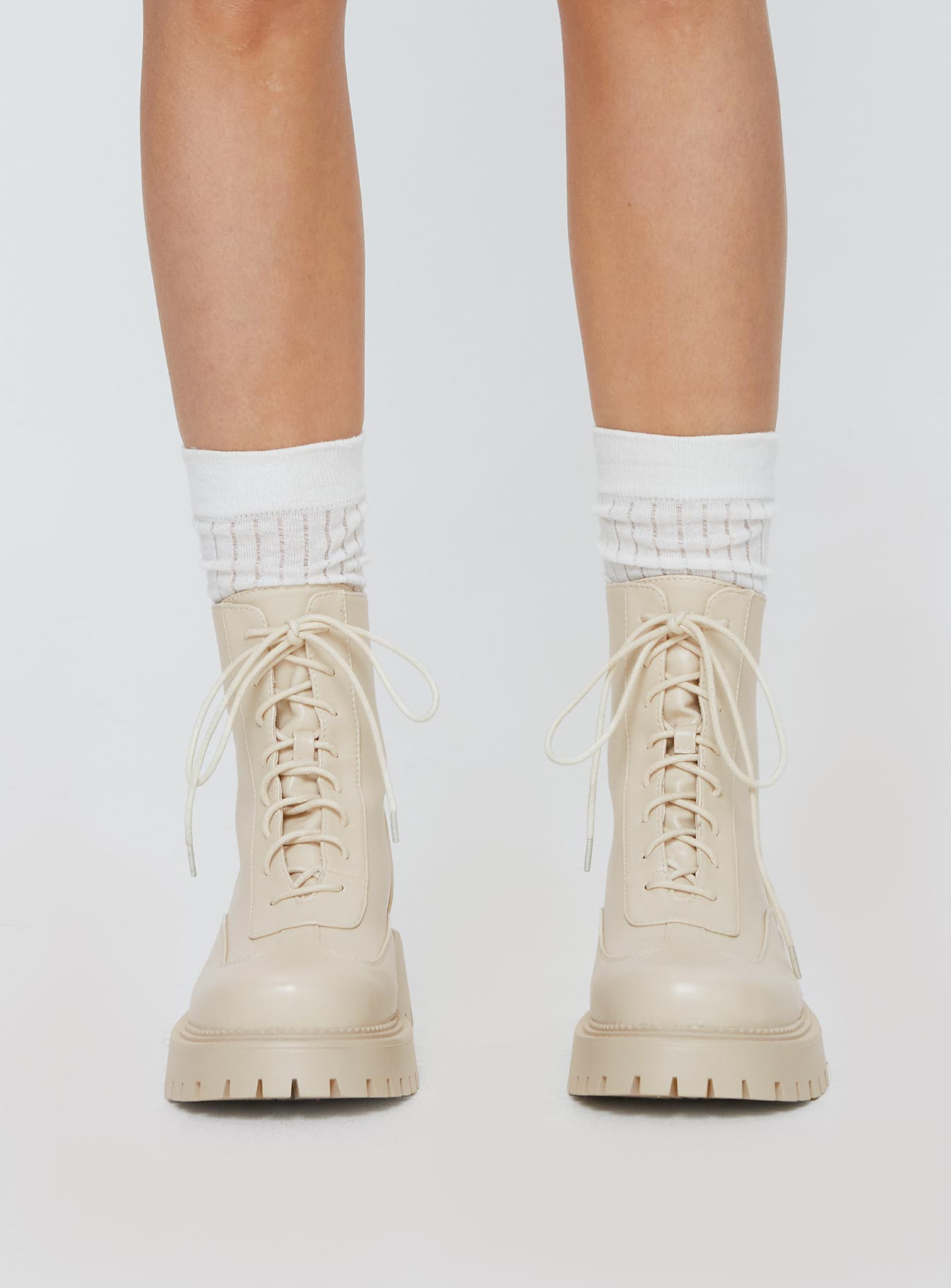 Dovie Combat Boots Ecru-Vipp Girl