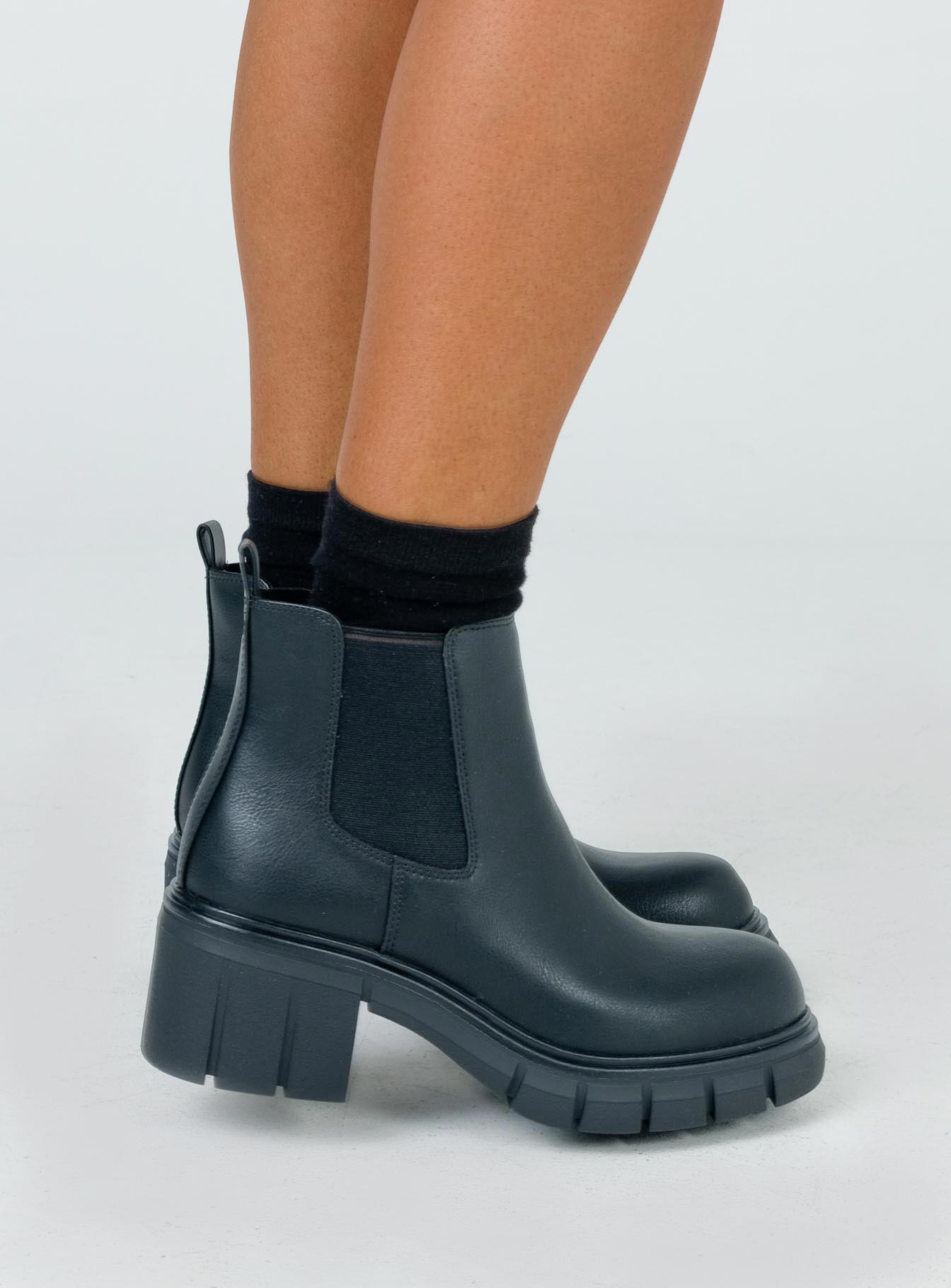 Damage Boots Black-Vipp Girl