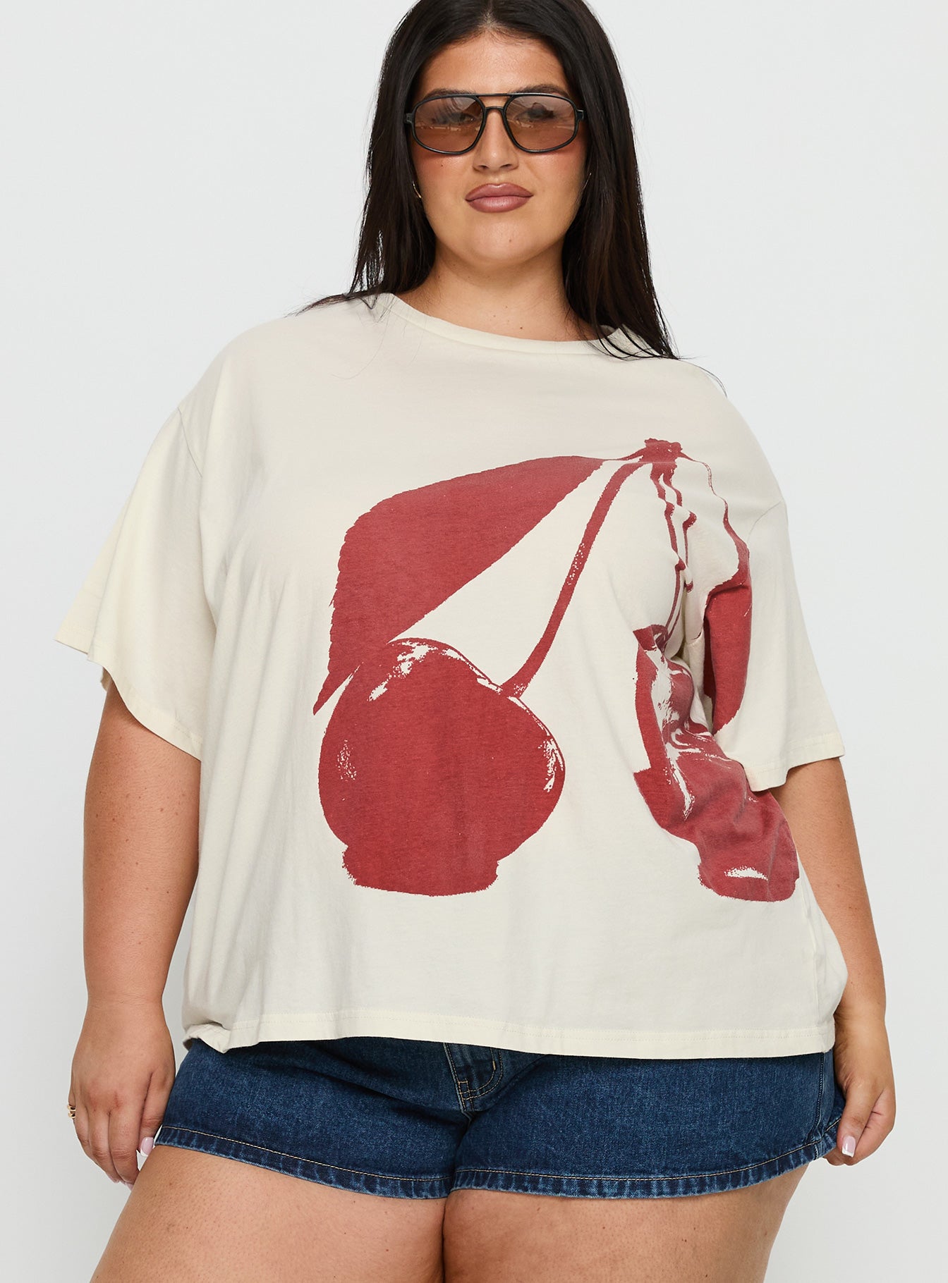 Cherrie Amore Oversized Tee White Curve-Vipp Girl
