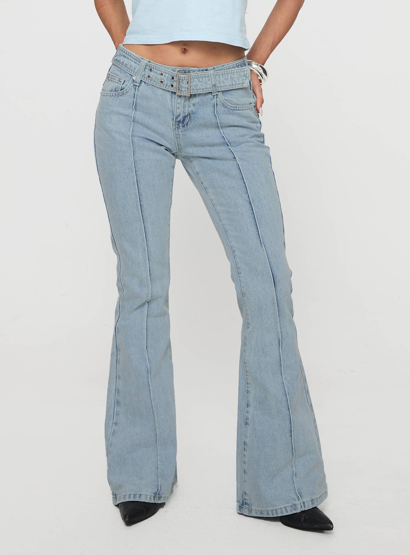 Echovalley Low Rise Jeans Light Wash-Vipp Girl