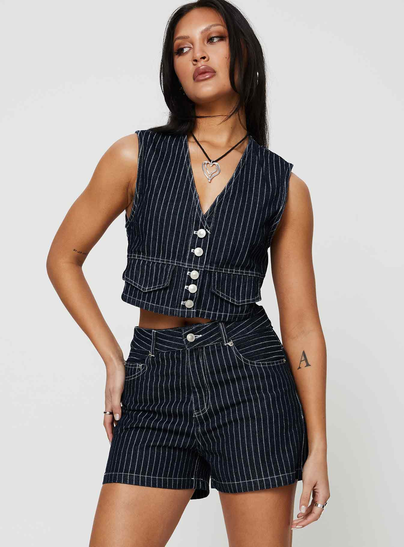 Rathlyn Pinstripe Shorts Dark Denim-Vipp Girl