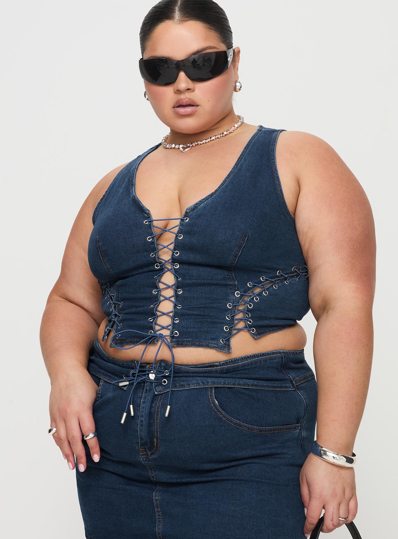 Edenette Top Mid Blue Wash Curve-Vipp Girl