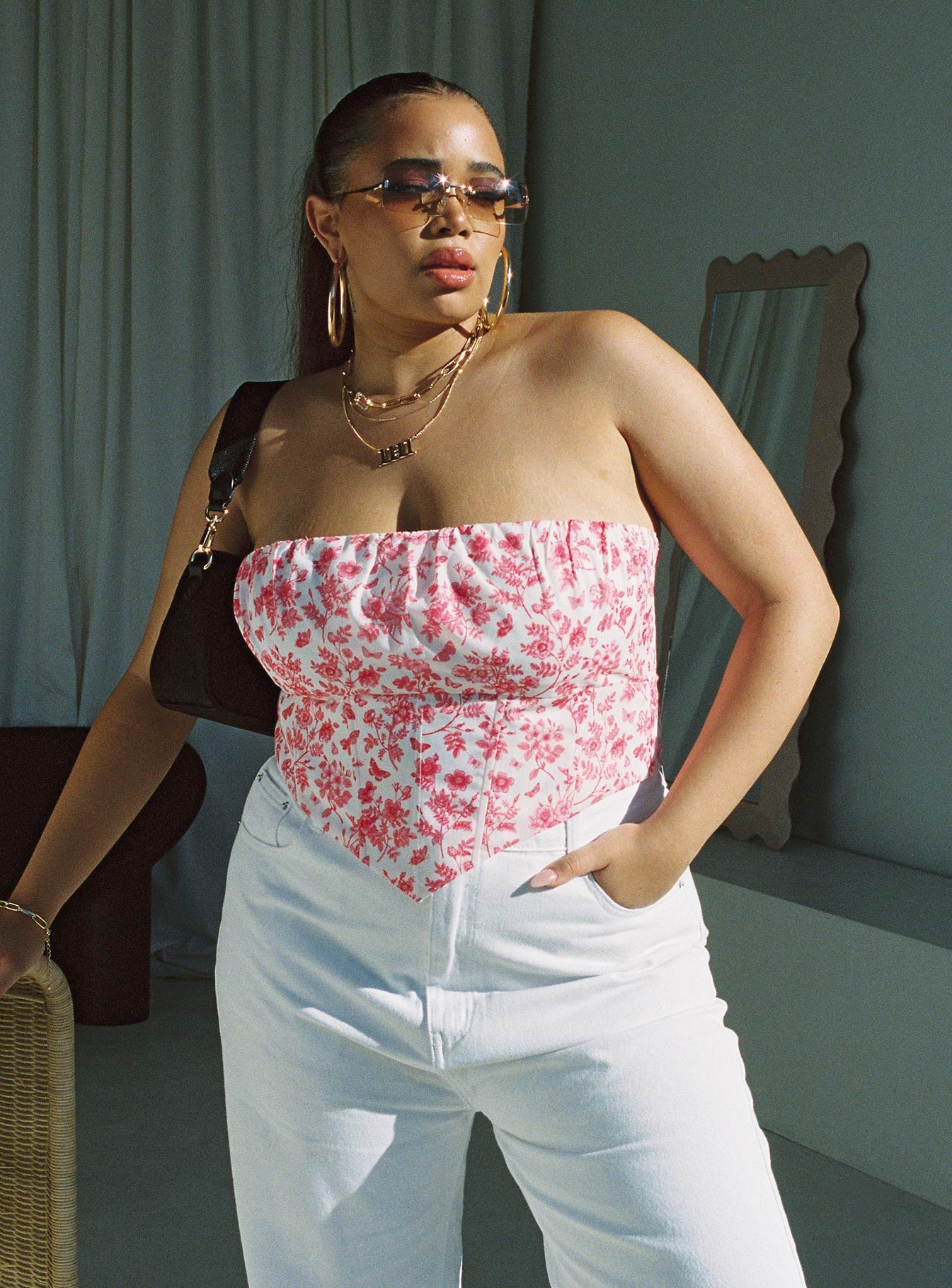 Juliette Bustier Curve-Vipp Girl