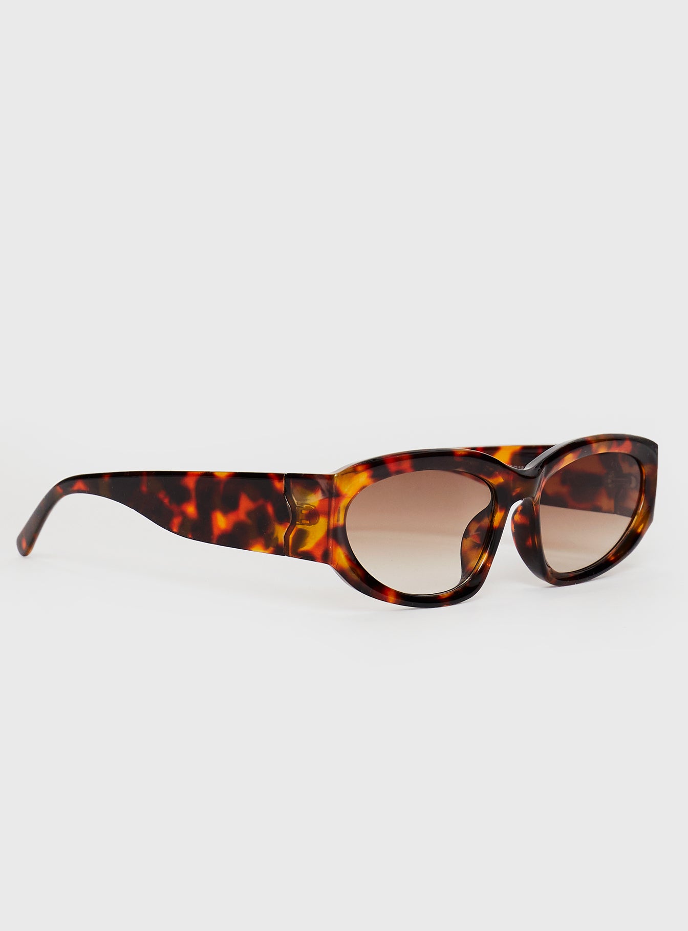 Buchan Sunglasses Tort-Vipp Girl