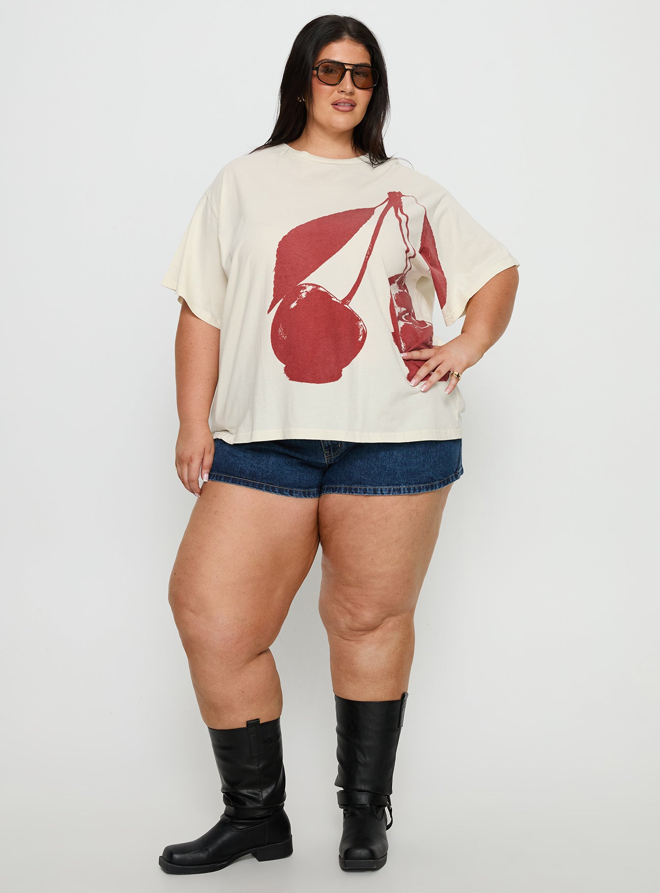 Cherrie Amore Oversized Tee White Curve-Vipp Girl