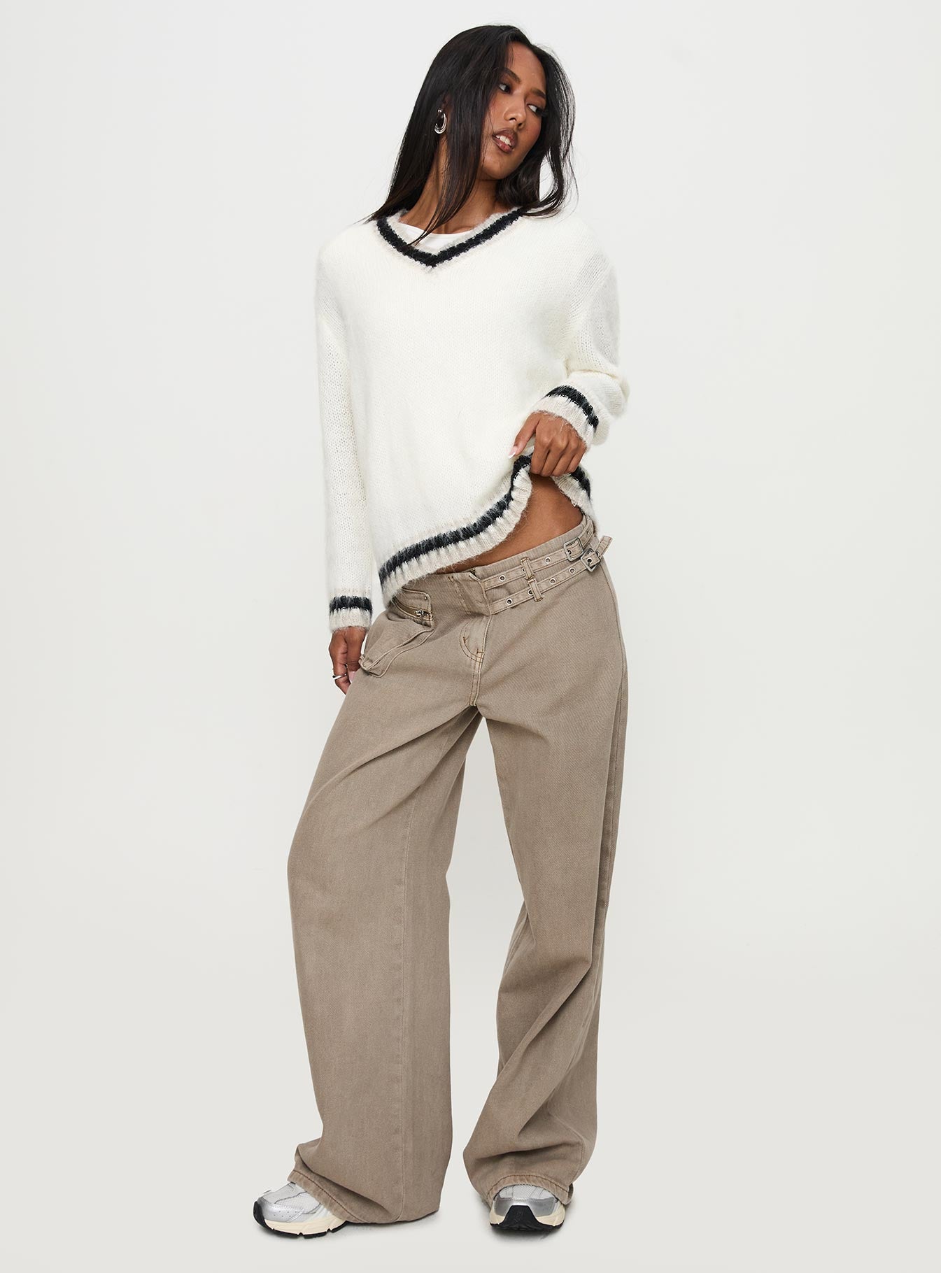 Federation V Neck Knit Sweater White-Vipp Girl