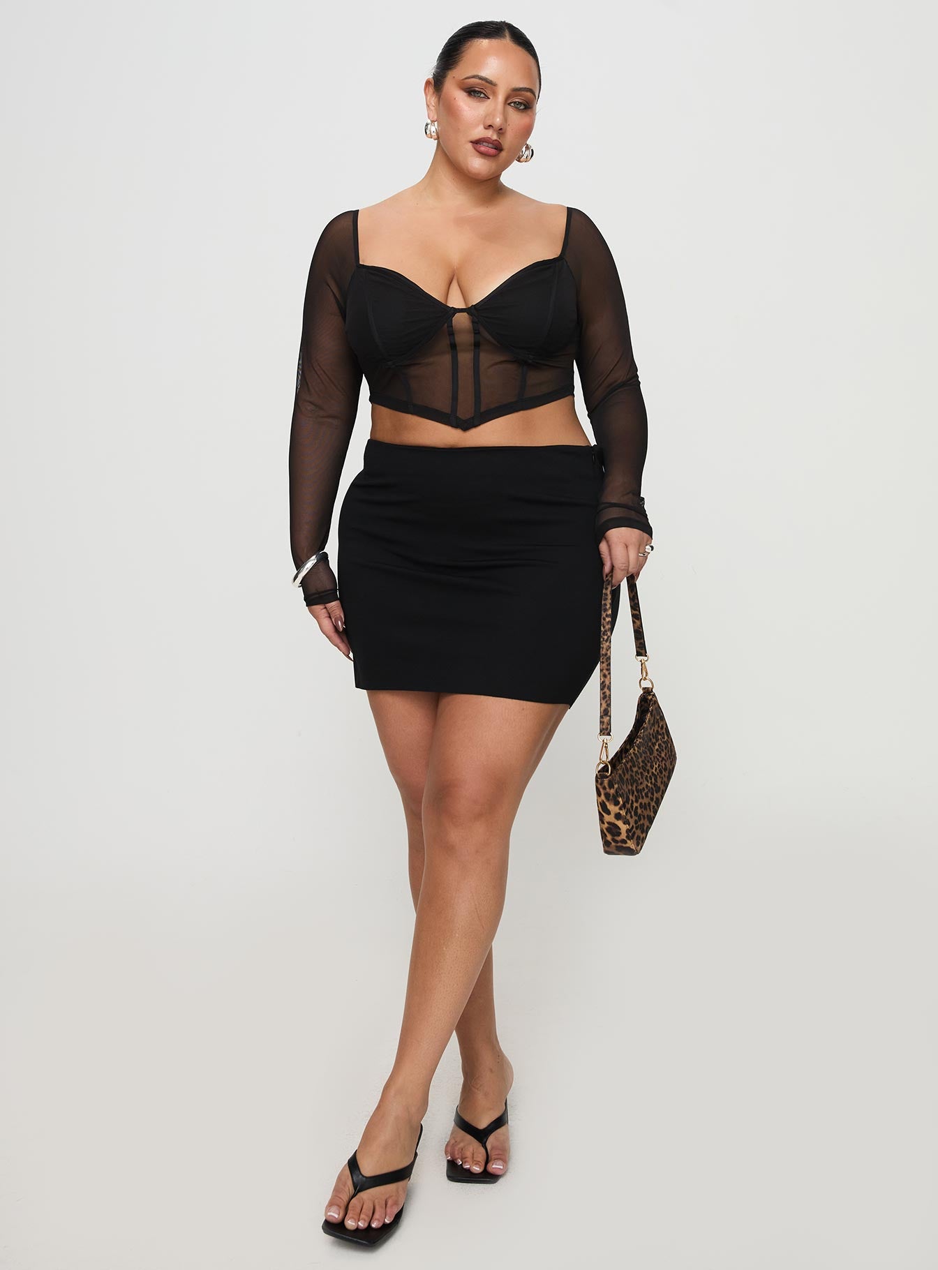 Karley Low Waist Mini Skirt Black Curve-Vipp Girl