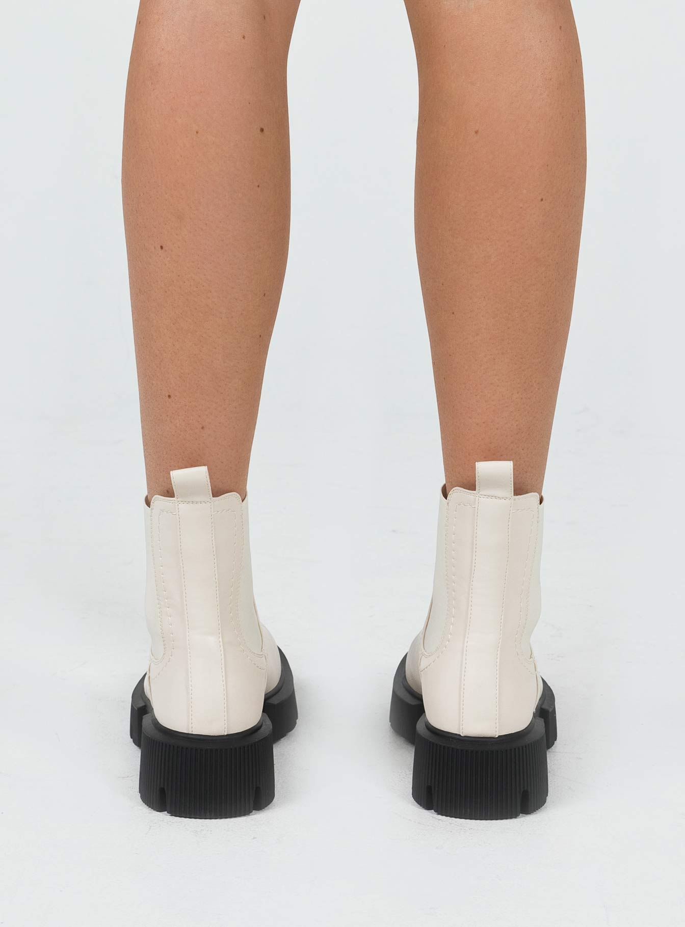 Lavern Boot Beige-Vipp Girl