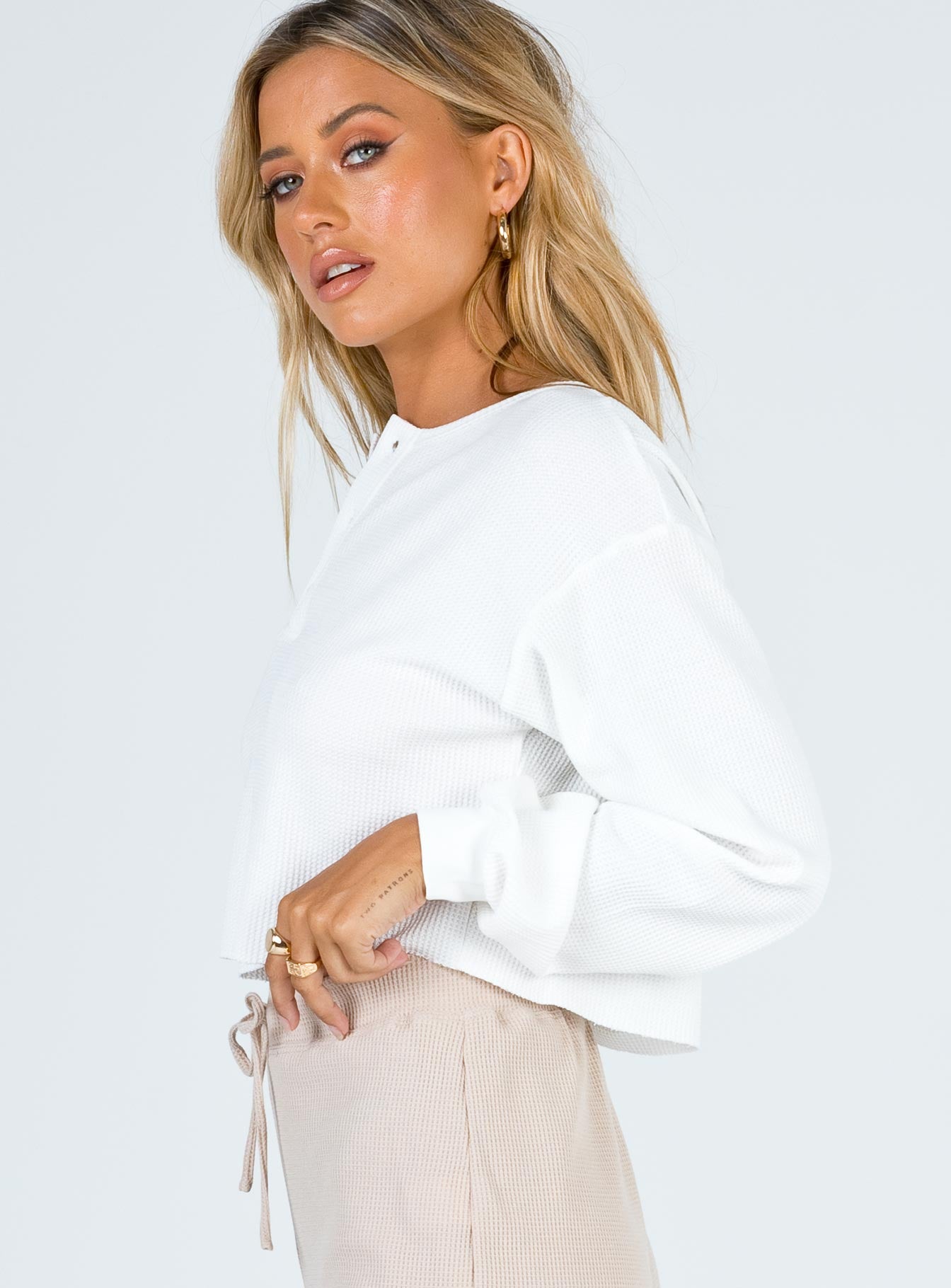 Mia Cropped Henley White-Vipp Girl