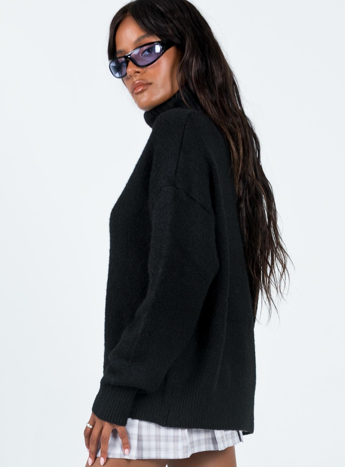 Oswin Turtleneck Sweater Black-Vipp Girl