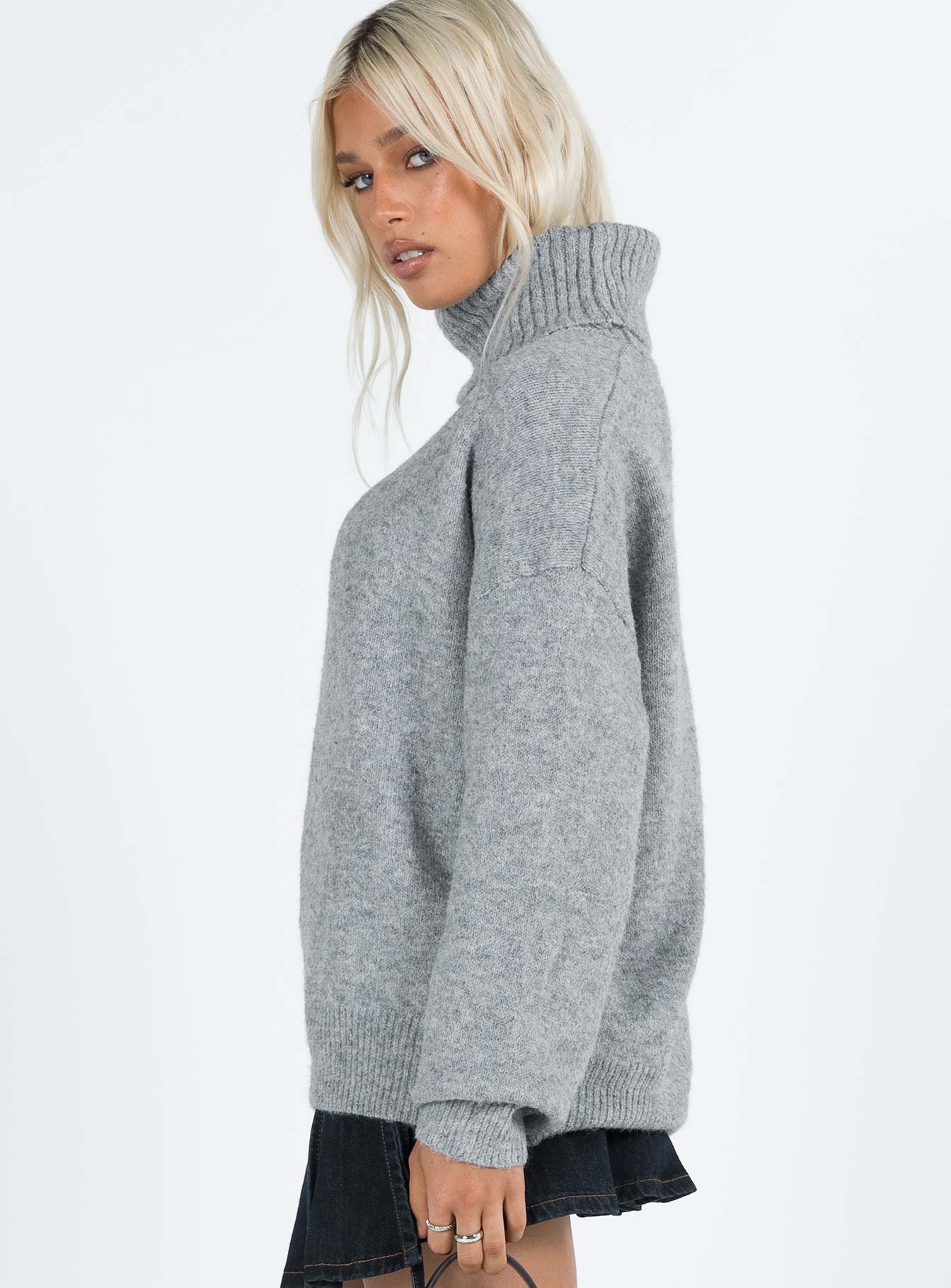 Oswin Turtleneck Sweater Grey-Vipp Girl