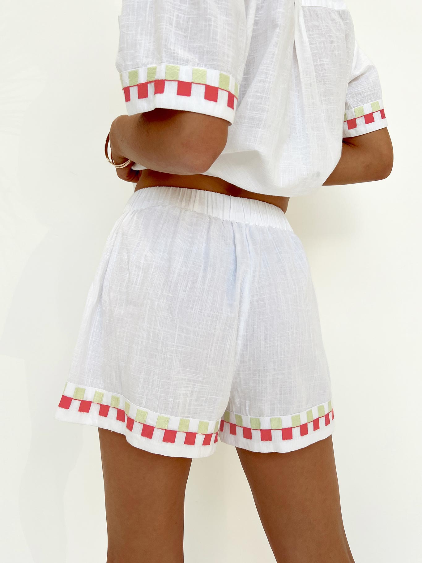 Coastal Shorts Ivory-Vipp Girl