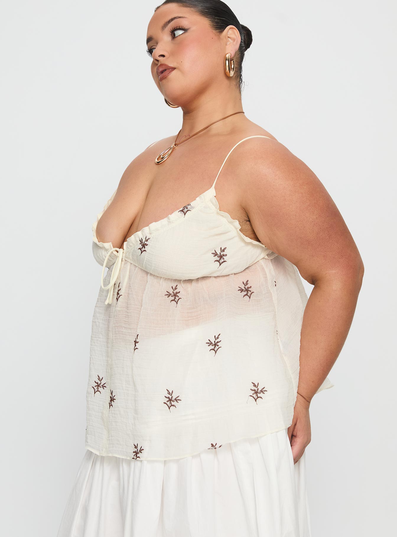 Cinnamon Embroidered Top Cream Curve-Vipp Girl