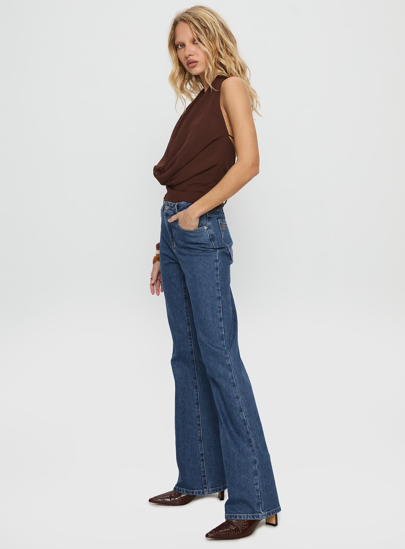 Magic Mirror Mid Rise Bootleg Jeans Mid Blue Wash-Vipp Girl