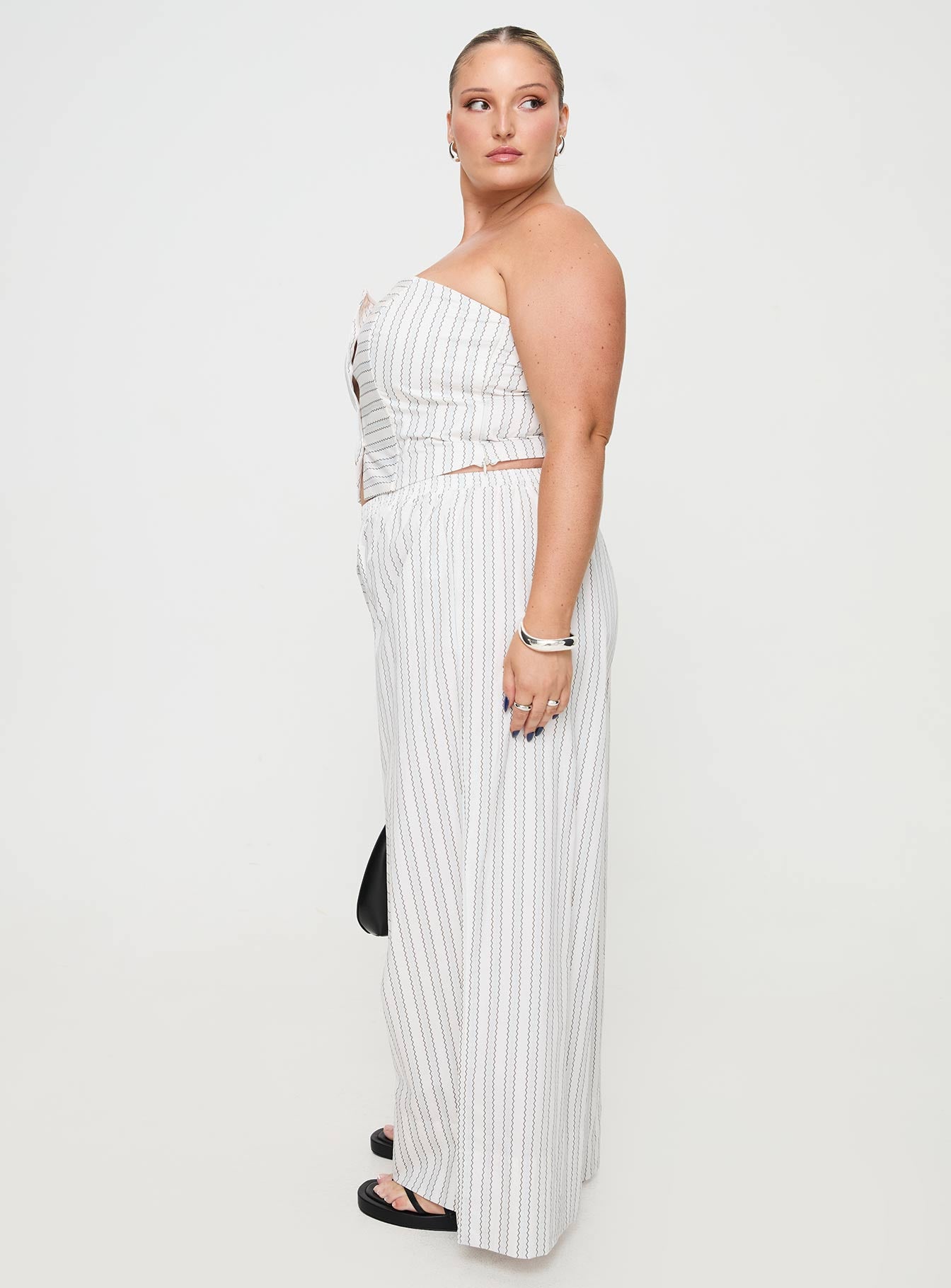 Boarder Pants White Stripe Curve-Vipp Girl