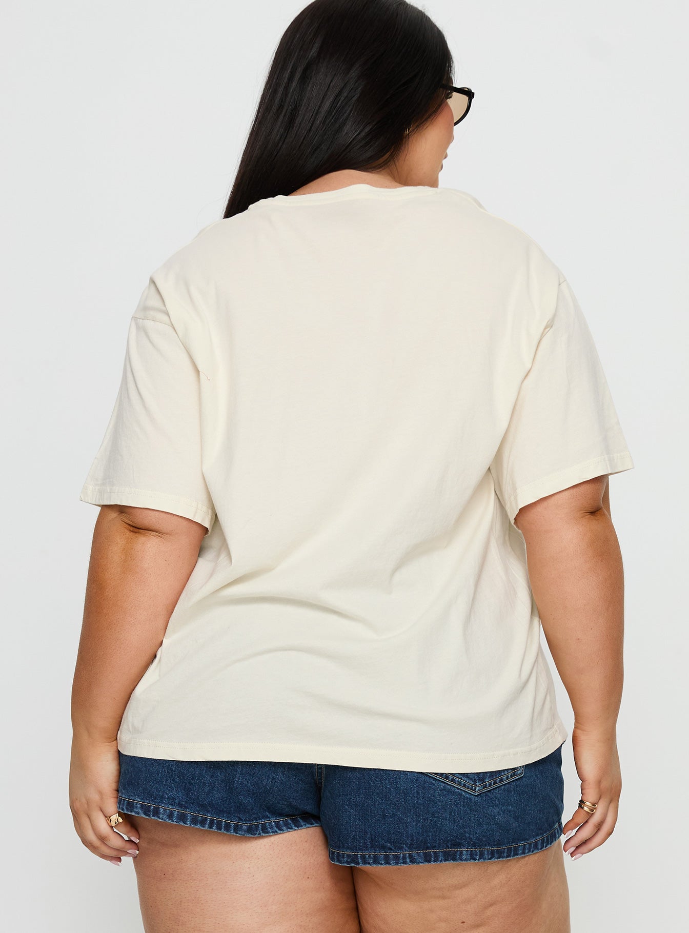 Cherrie Amore Oversized Tee White Curve-Vipp Girl