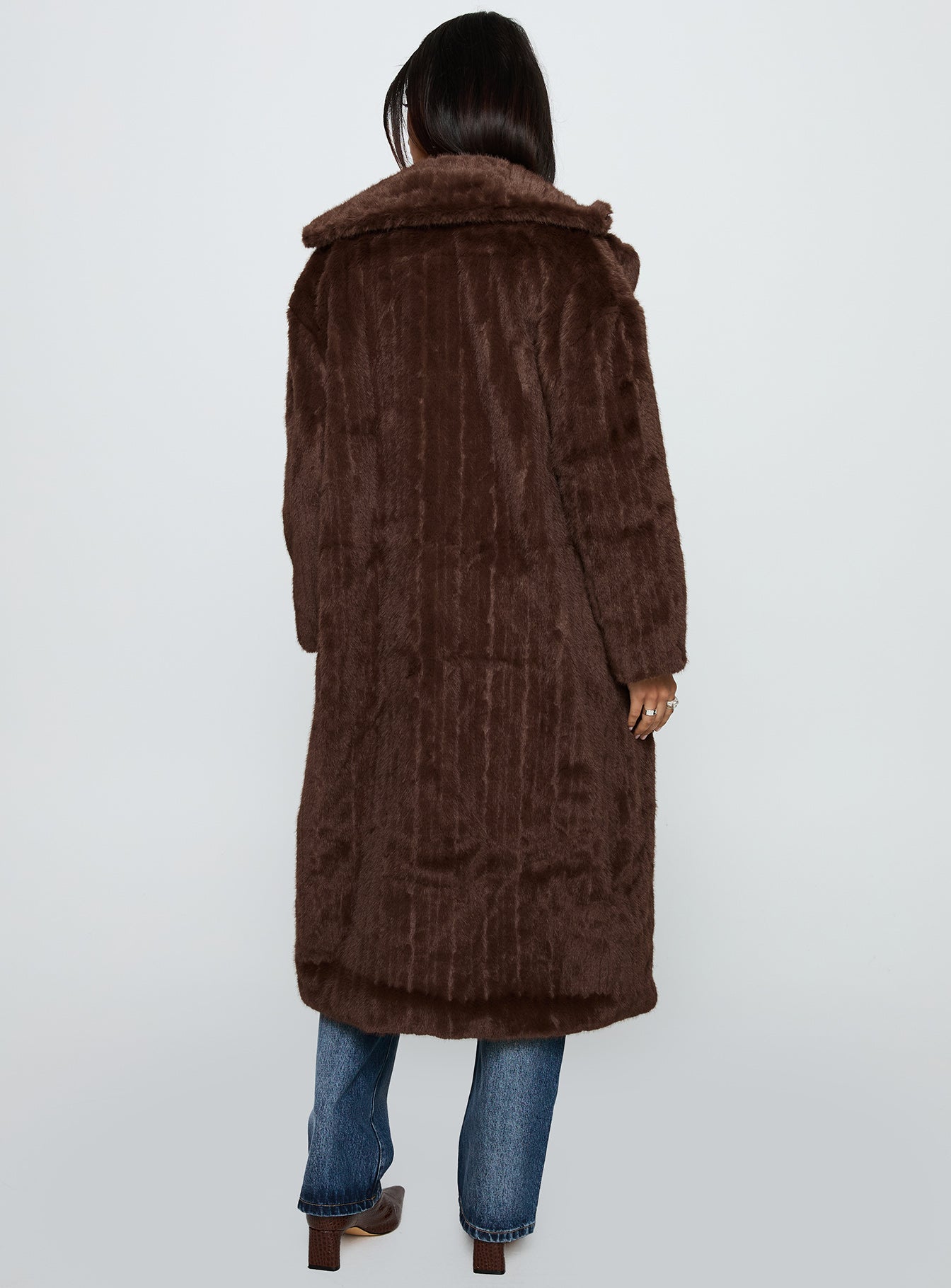 Moss Faux Fur Coat Chocolate-Vipp Girl