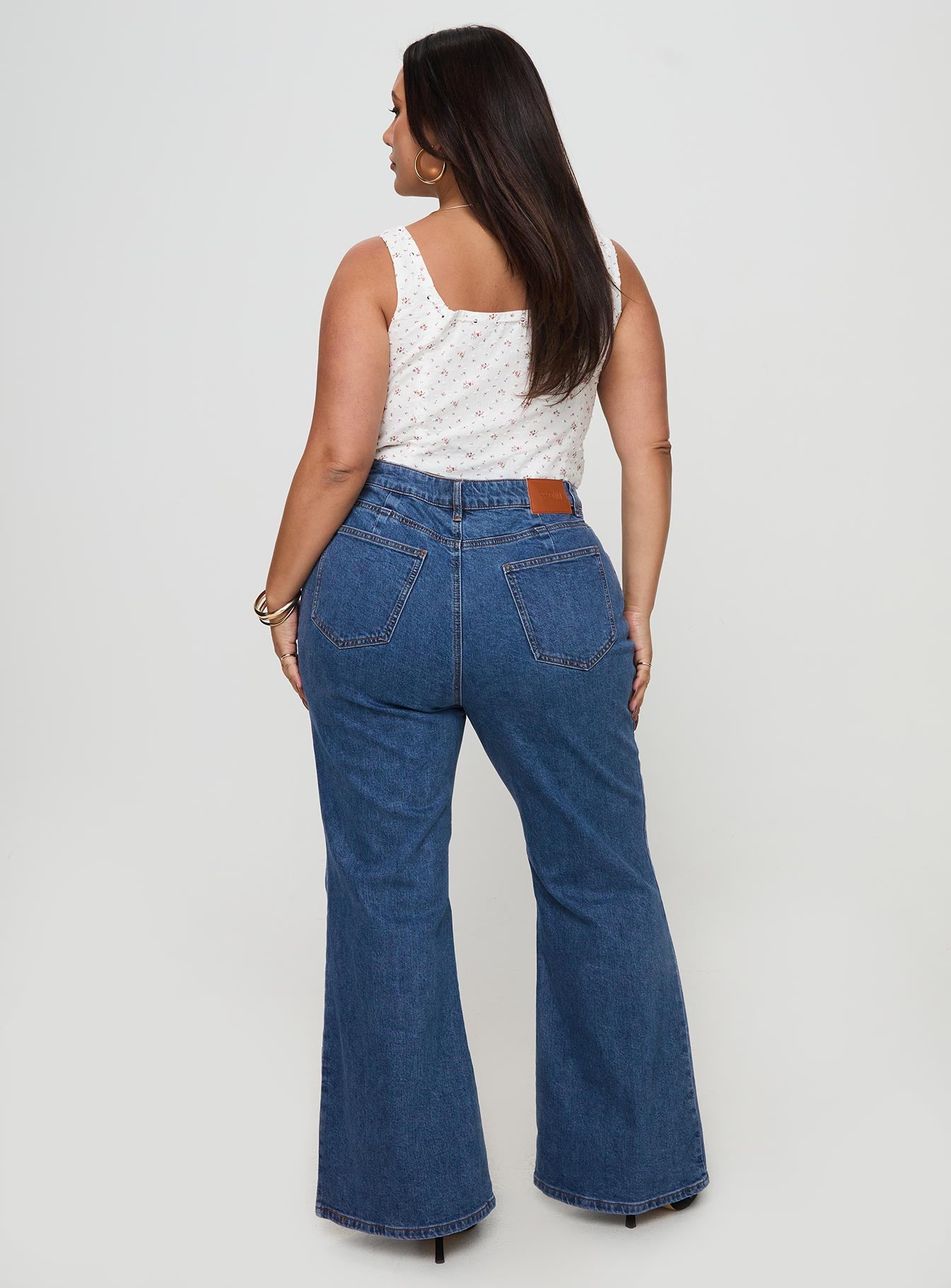 Lucille High Rise Flared Jeans Mid Wash Curve-Vipp Girl