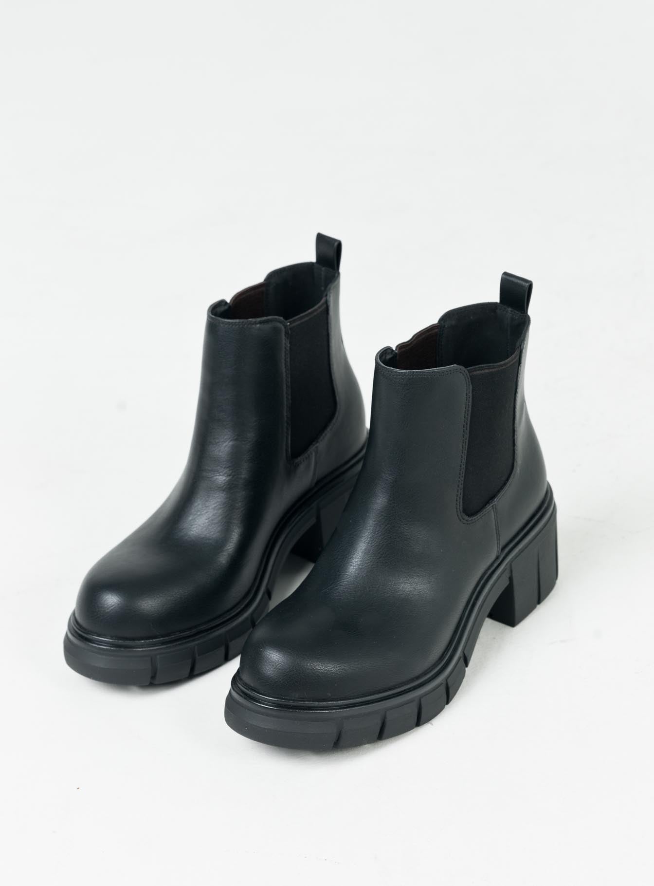 Damage Boots Black-Vipp Girl