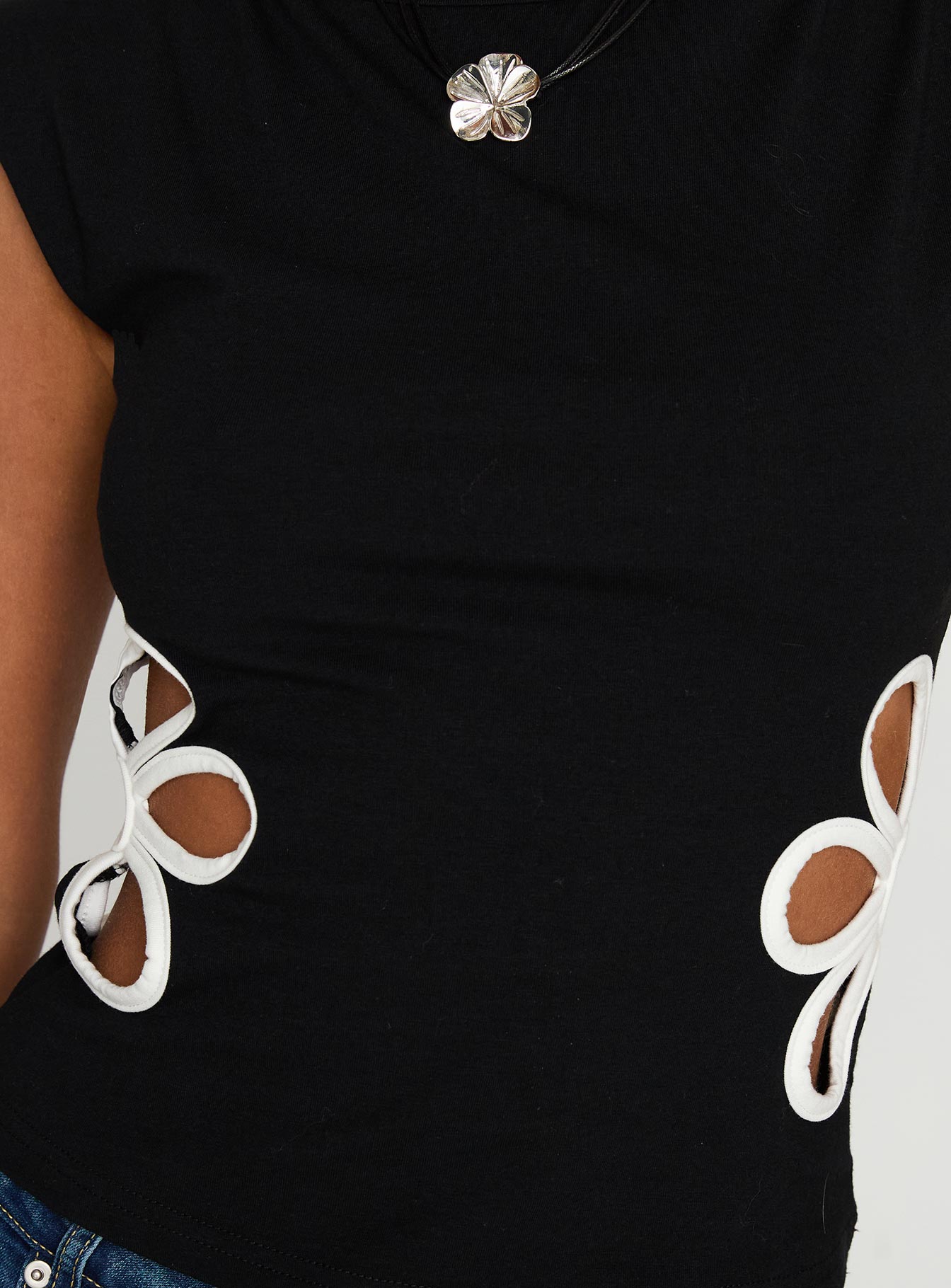 Currents Cut Out Detail Top Black-Vipp Girl