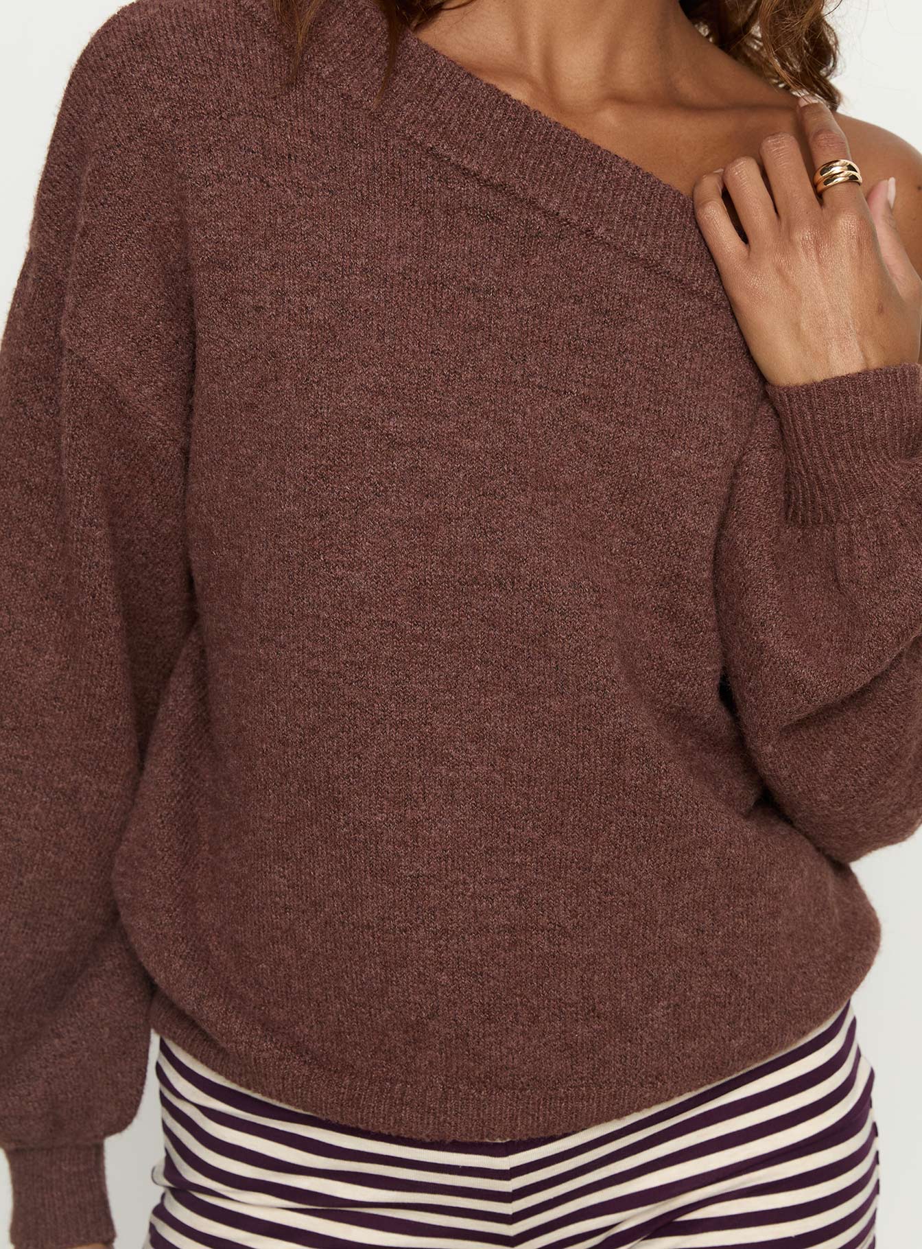 Noble Off The Shoulder Sweater Chocolate-Vipp Girl
