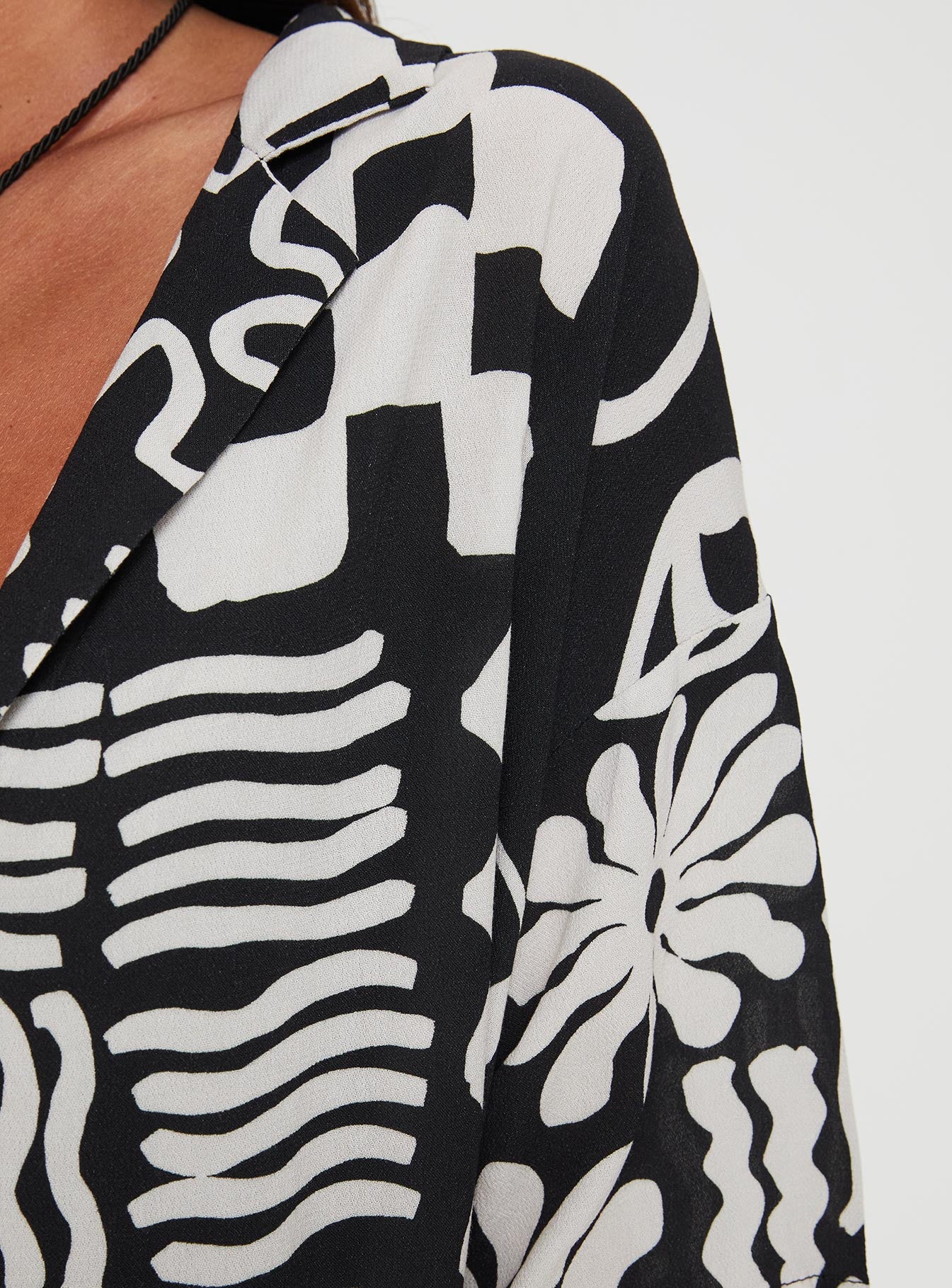 Caraliia Shirt Black / Cream-Vipp Girl