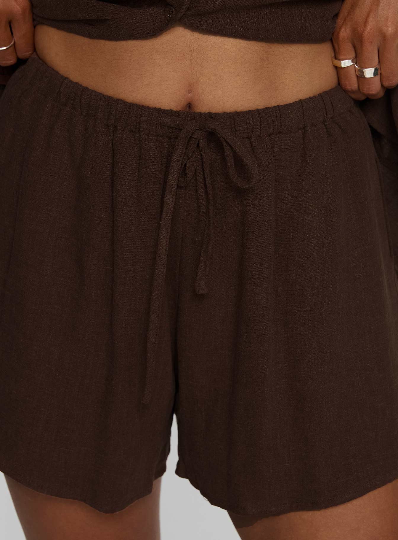Peni Drawstring Linen Shorts Chocolate-Vipp Girl