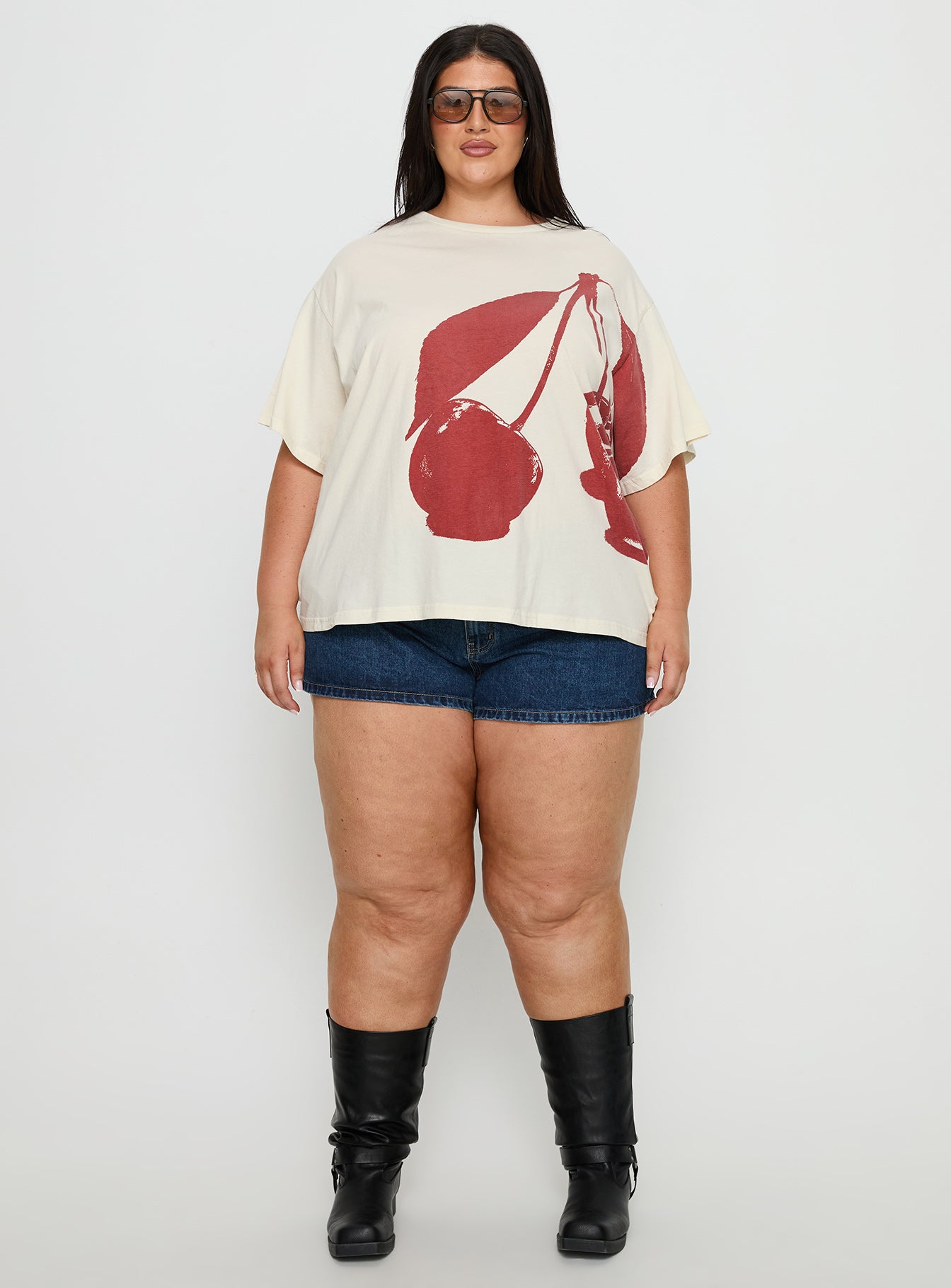 Cherrie Amore Oversized Tee White Curve-Vipp Girl