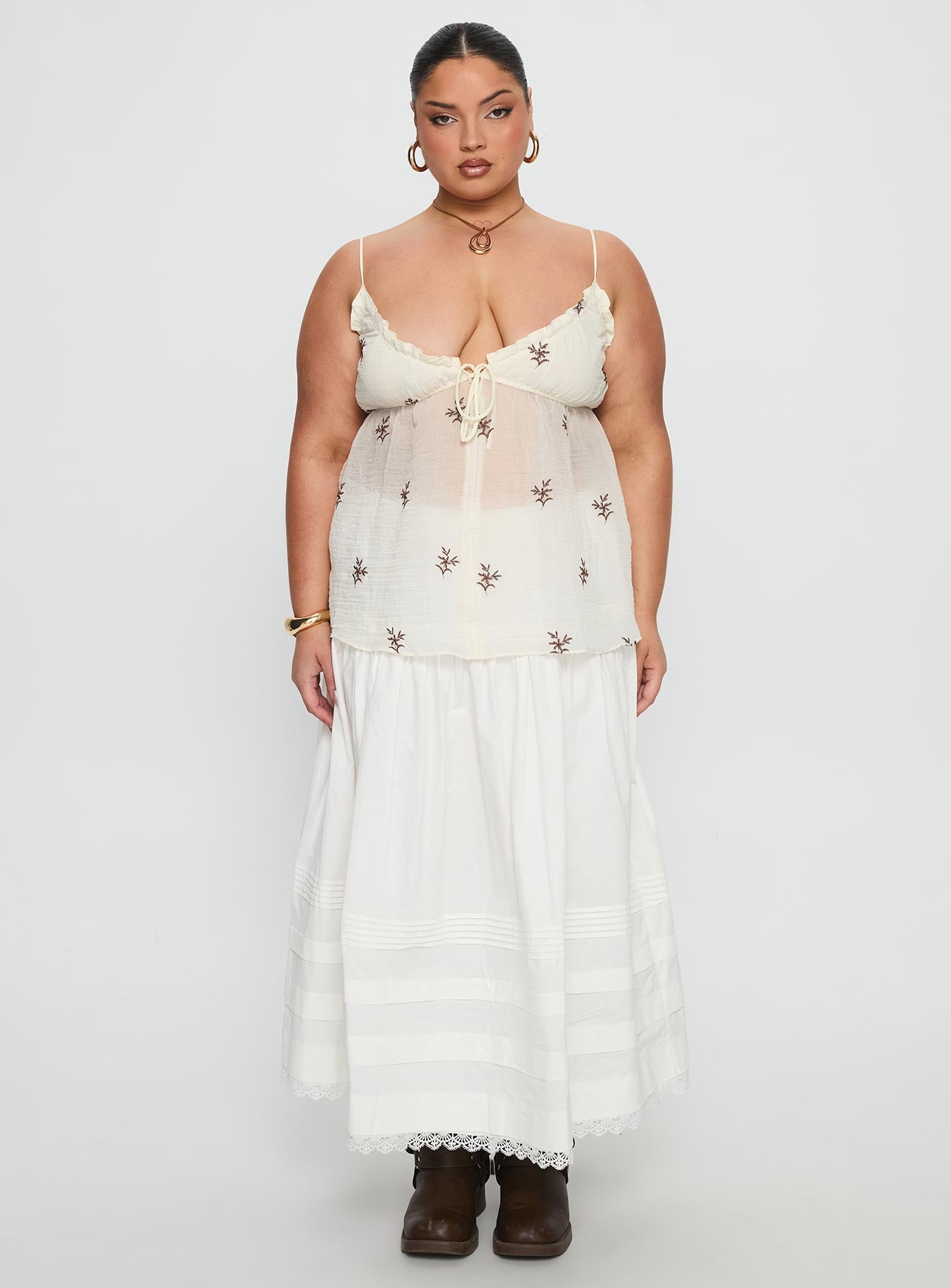 Cinnamon Embroidered Top Cream Curve-Vipp Girl