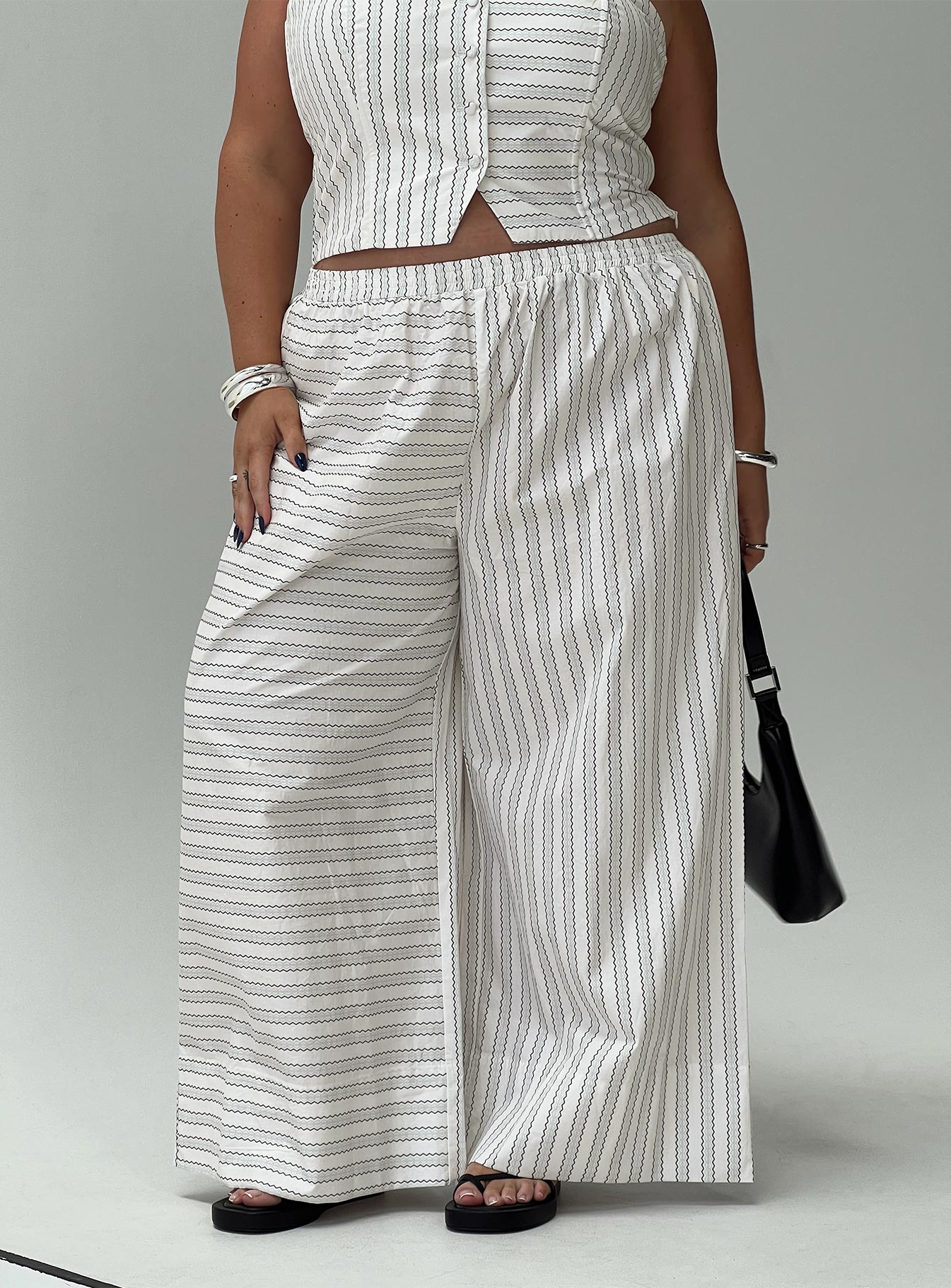 Boarder Pants White Stripe Curve-Vipp Girl