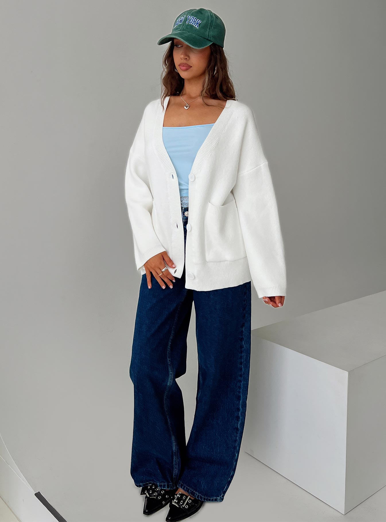 Burke Cardigan White-Vipp Girl