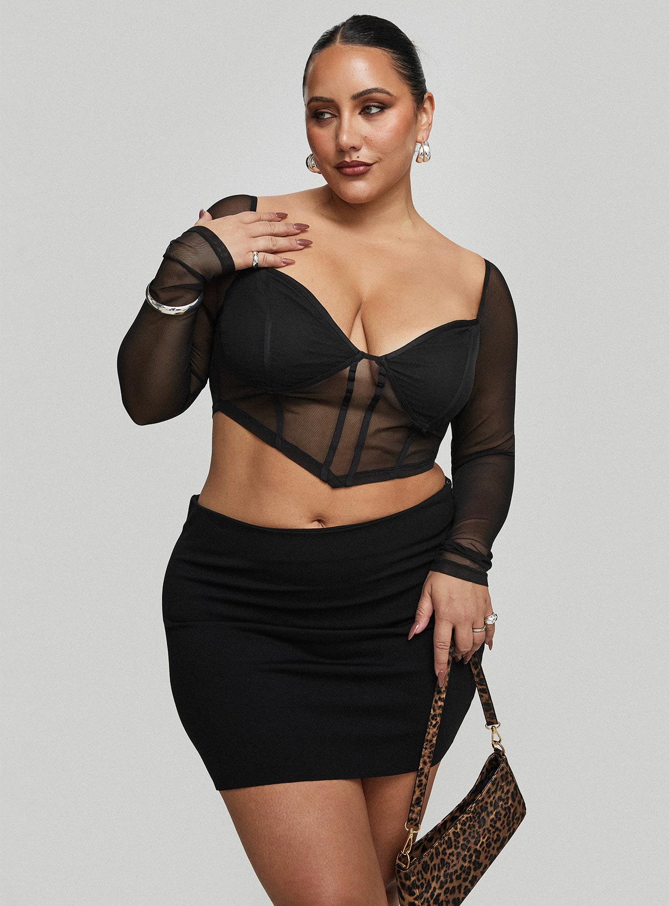 Karley Low Waist Mini Skirt Black Curve-Vipp Girl