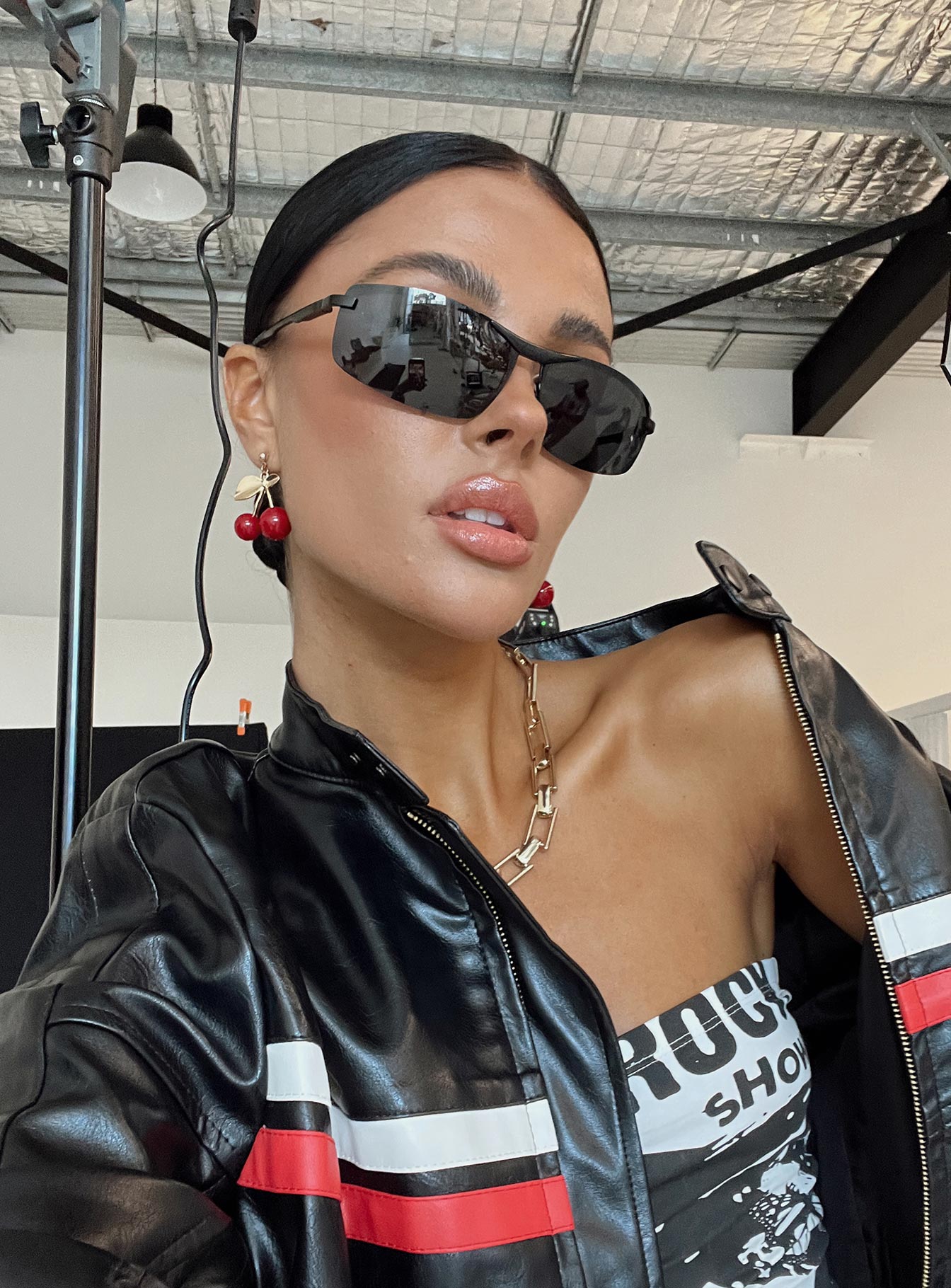 Leita Sunglasses Black-Vipp Girl