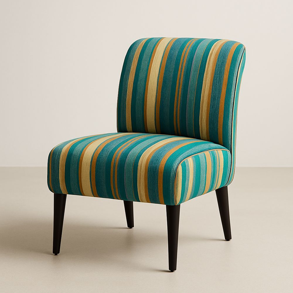 Fauteuil en tissu rayé vert, bleu et jaune sans accoudoirs avec pieds en bois