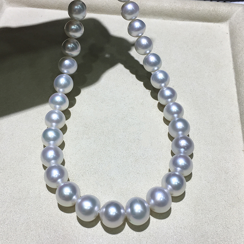 White Venus South Sea Pearl Necklace High-Luster- AAA QUALITY