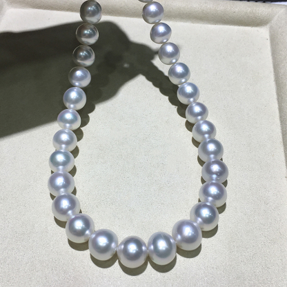 White Venus South Sea Pearl Necklace High-Luster- AAA QUALITY
