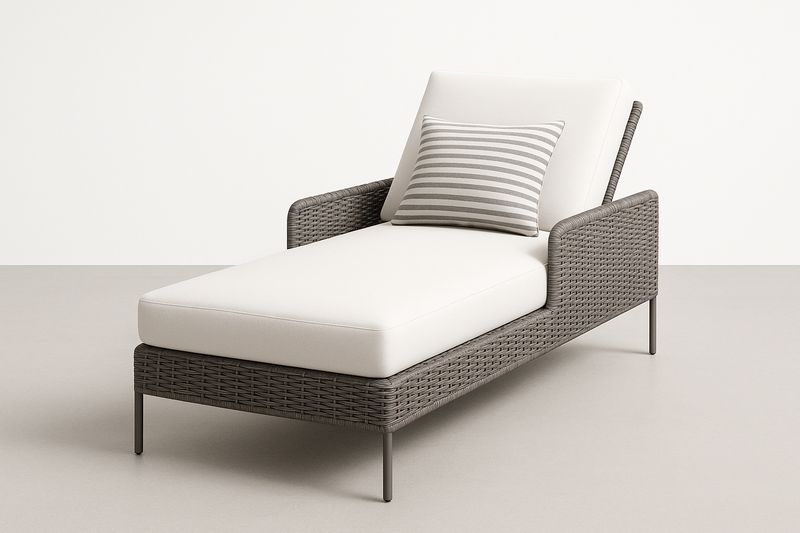Chaise Longue in Rattan Sintetico con Cuscini Grigi e Bianchi