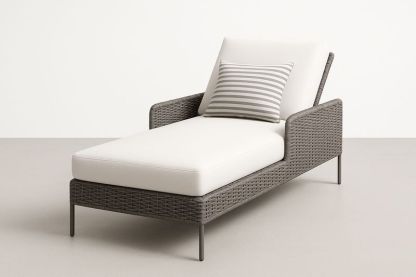 Chaise Longue in Rattan Sintetico con Cuscini Grigi e Bianchi