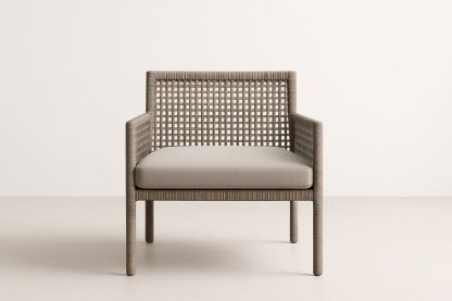 Poltrona intrecciata in polietilene marrone con cuscino beige