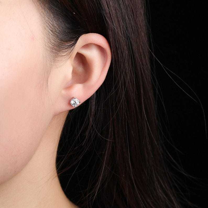 🔥2026 Hot Sale 70% OFF!🔥Classic 4-Prong Moissanite Earrings