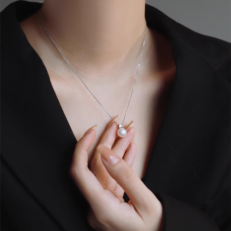 Pearl Pendant Necklace