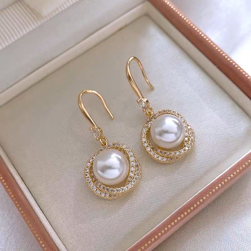 Spiral pearl earrings