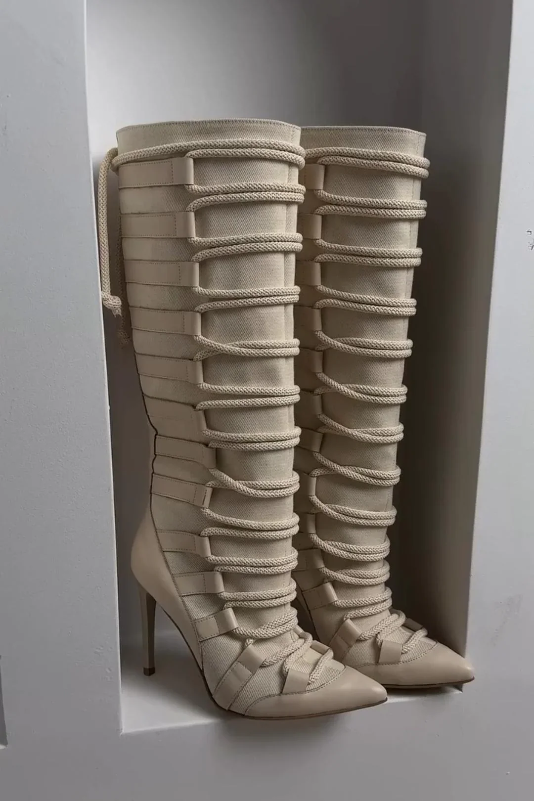 Long-strapped boots