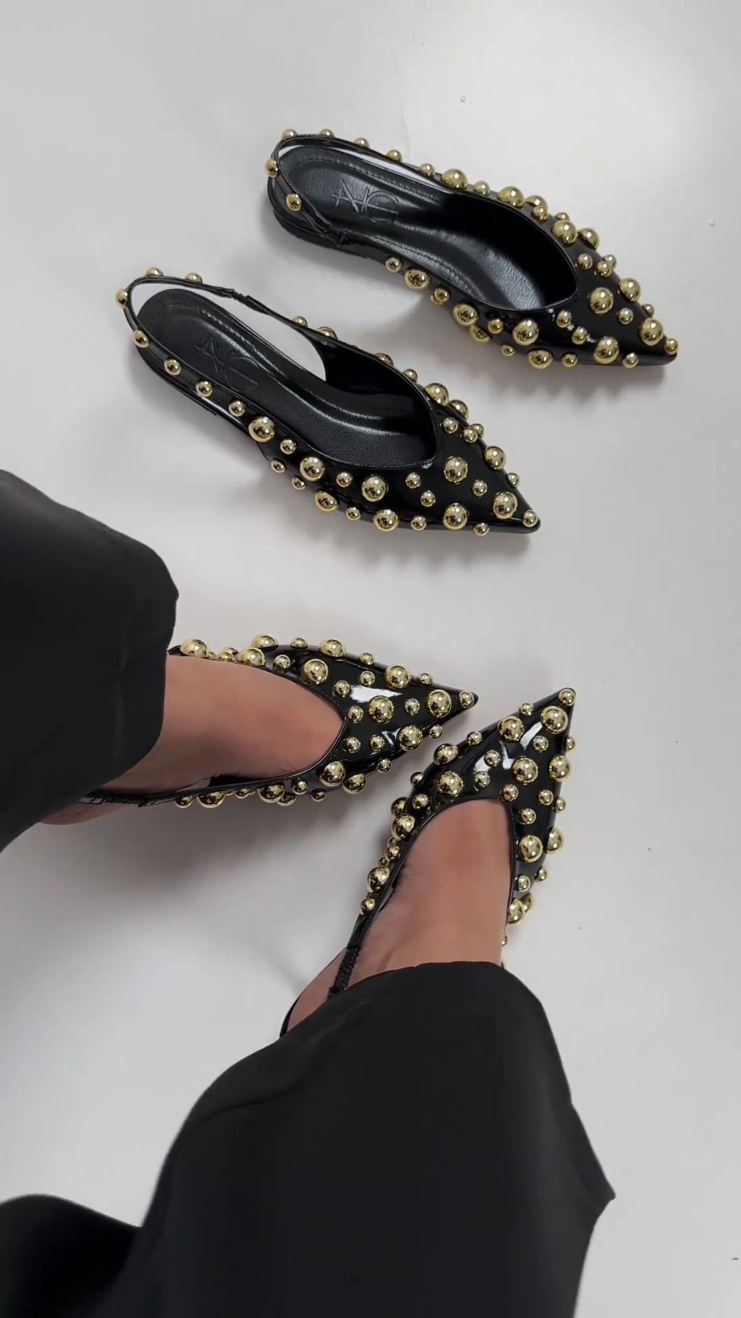 Pointed-toe Studded Flat Leather Shoes