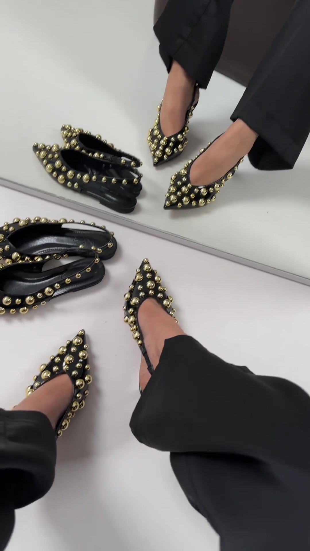 Pointed-toe Studded Flat Leather Shoes