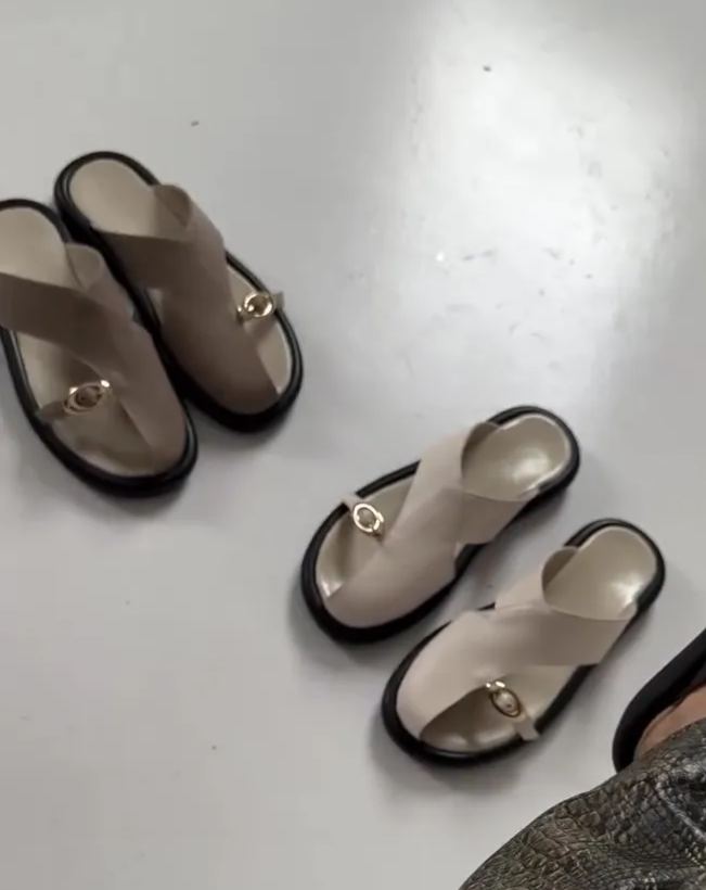 Leather half-closed slippers
