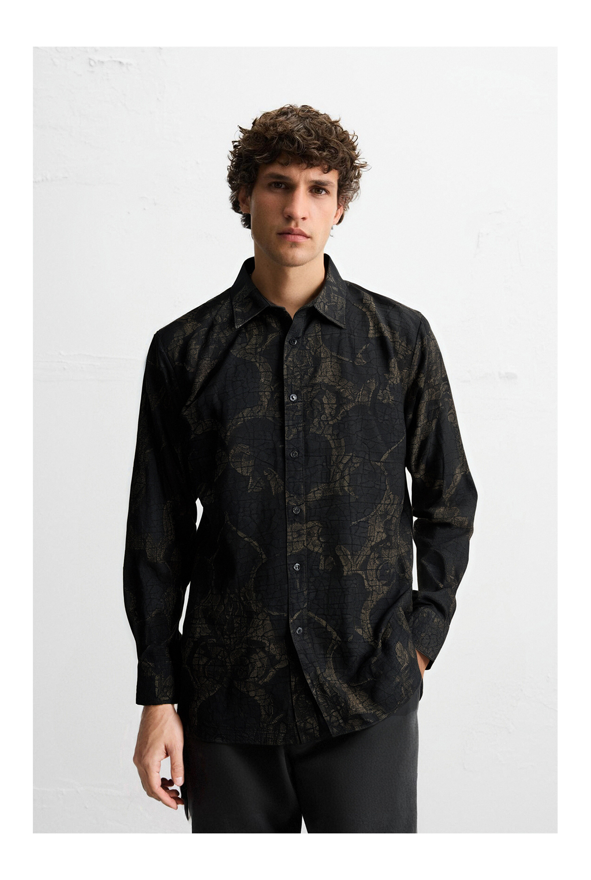 Concentric Ring Pattern Crackle Foil Print Finished Fabric Point Collar Long Sleeve Shirt
