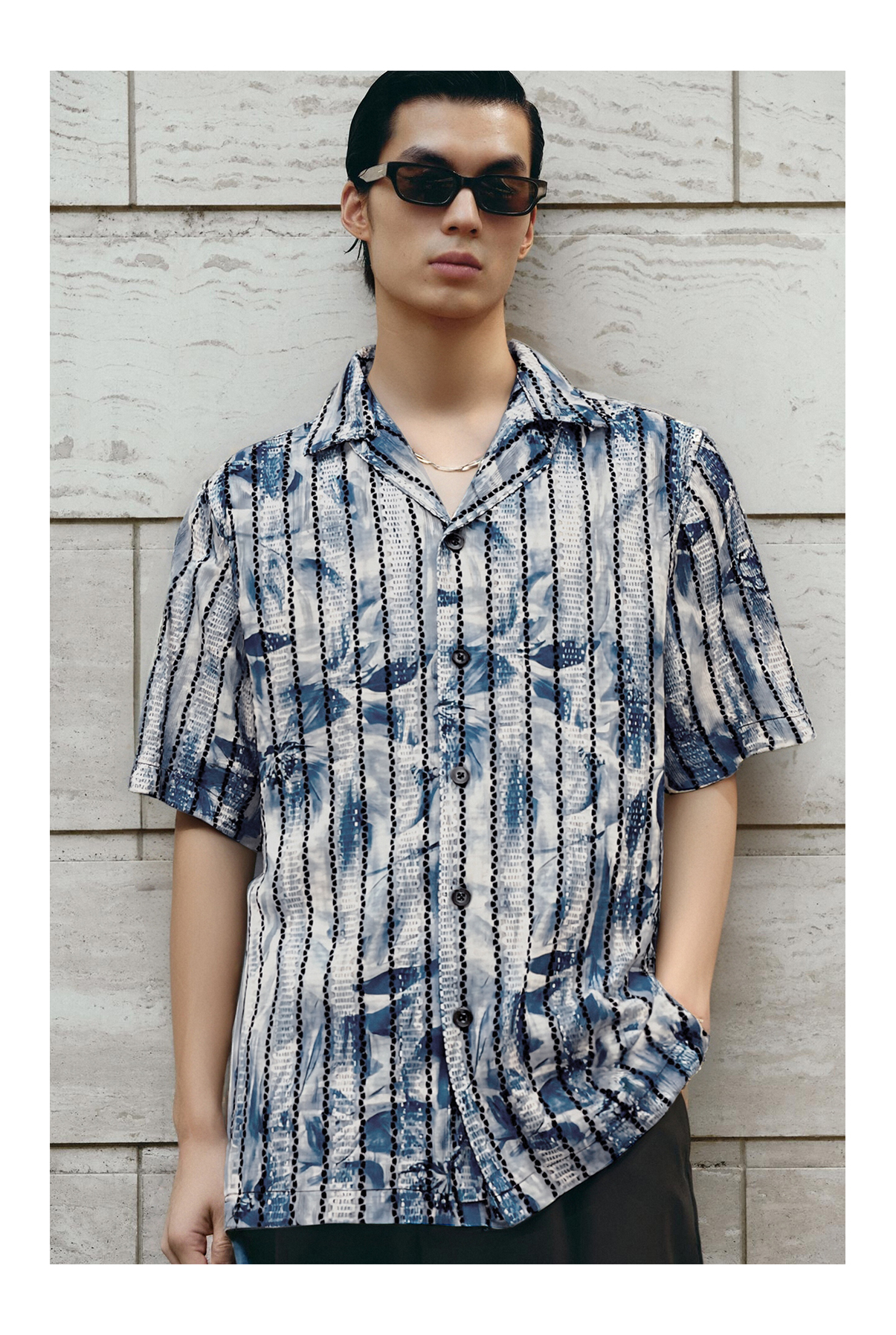 Indigo Dyed Vertical Stripe Pattern Cuban Collar Short Sleeve Printed Fabric Shirt