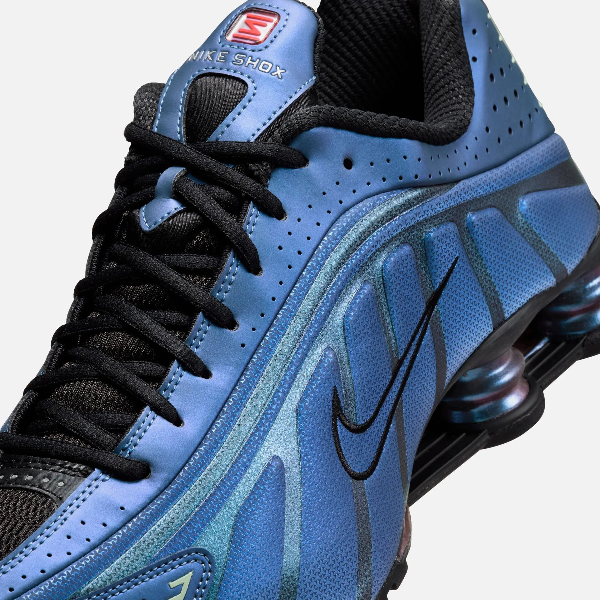 Shox R4 Black / Hot Punch